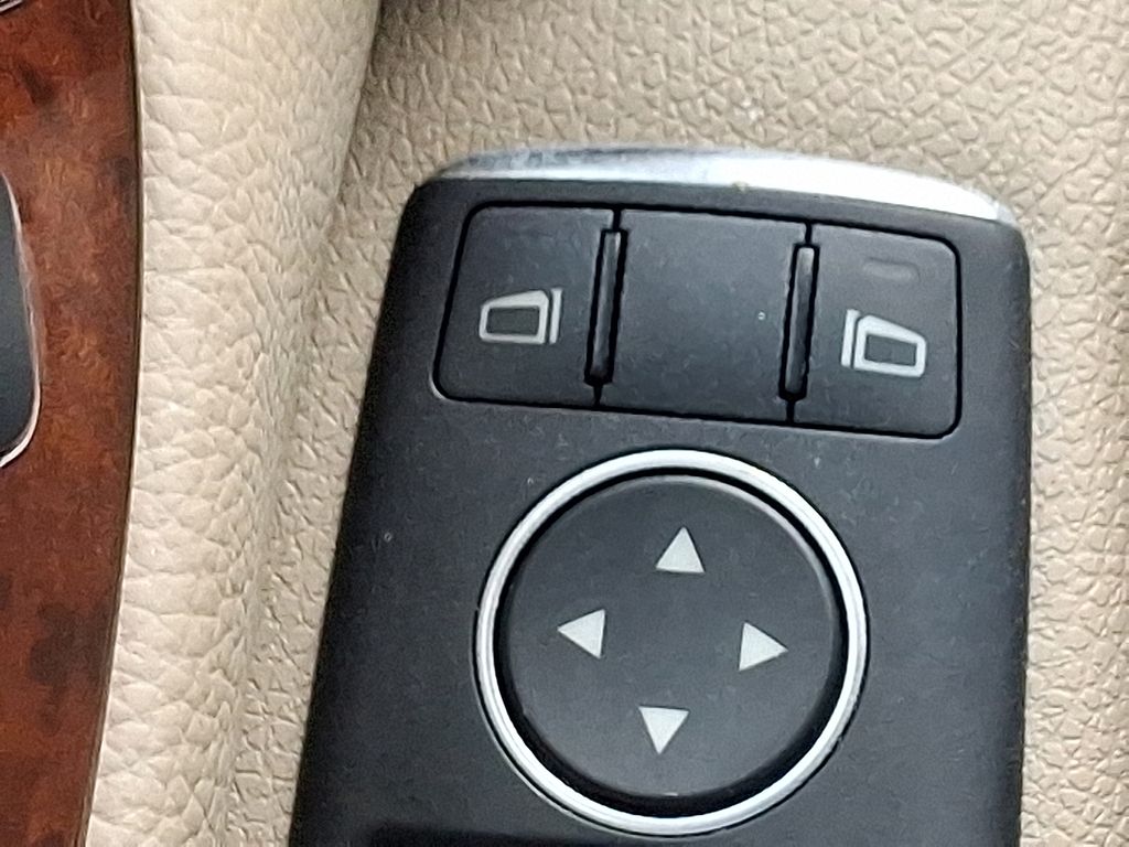 2011 Mercedes-Benz C-Class C 300 26