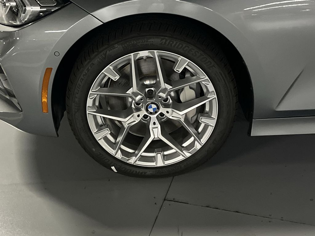 Thumbnail: 2025 BMW 3 Series - 10