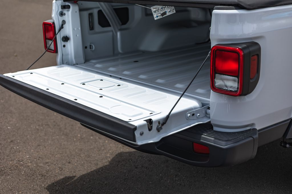 2026 Jeep Gladiator 85th Anniversary Edition thumbnail 8
