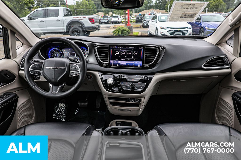 Used 2023 Black Chrysler Touring L image 31
