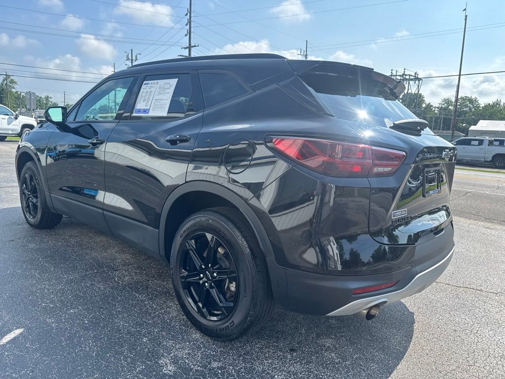 View vehicle photo 5