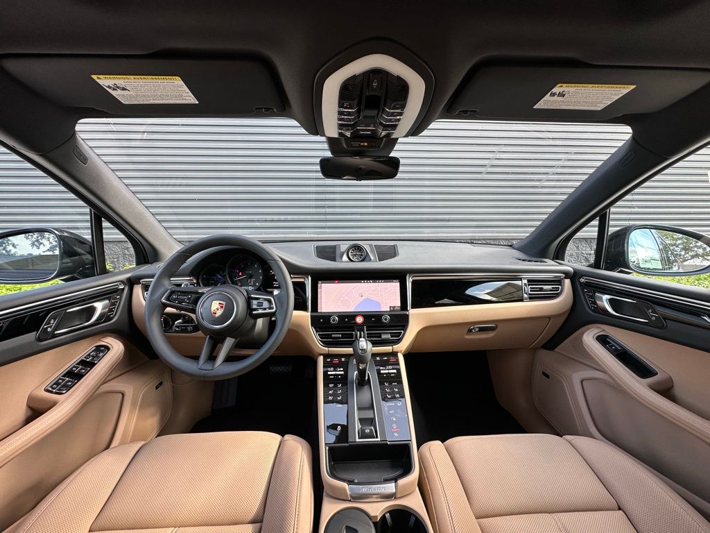 2025 Porsche Macan  32