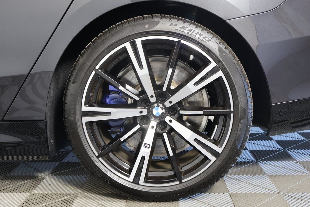 Thumbnail: 2026 BMW 5 Series - 10