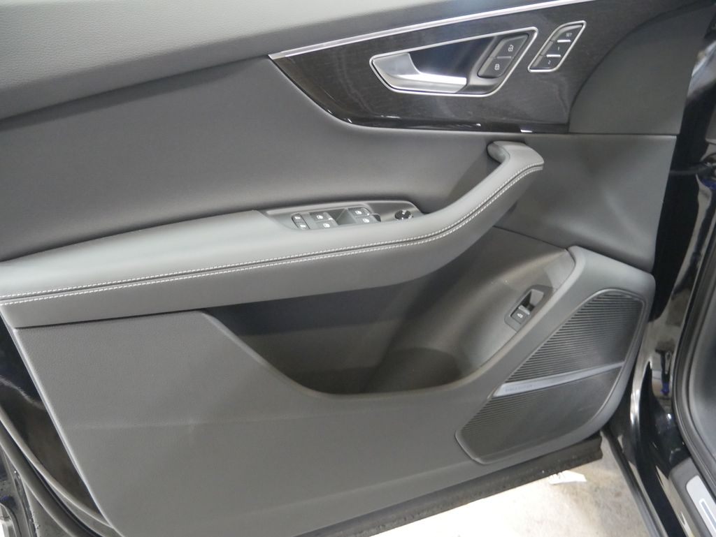 Thumbnail: 2026 Audi Q7 - 16