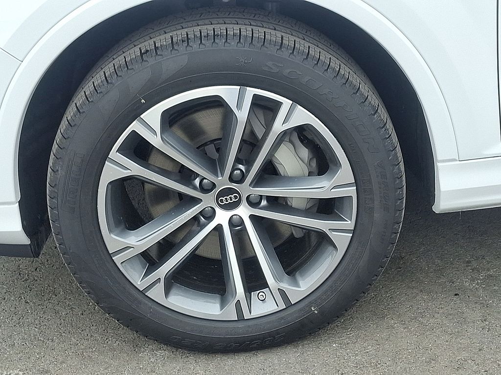 Thumbnail: 2026 Audi Q7 - 5