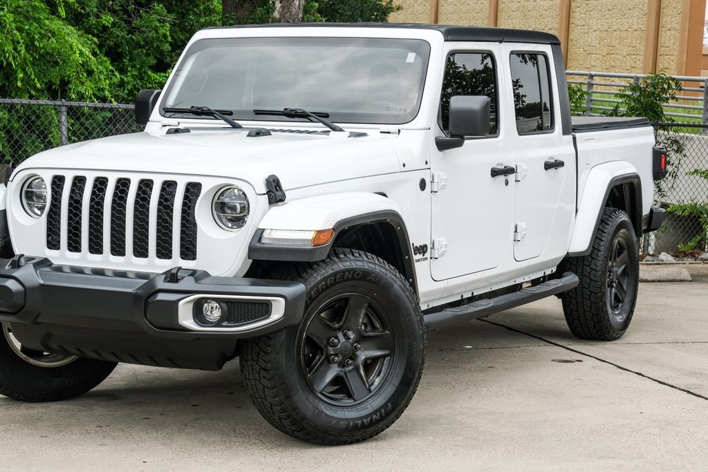 used 2022 Jeep Gladiator car, priced at $28,382