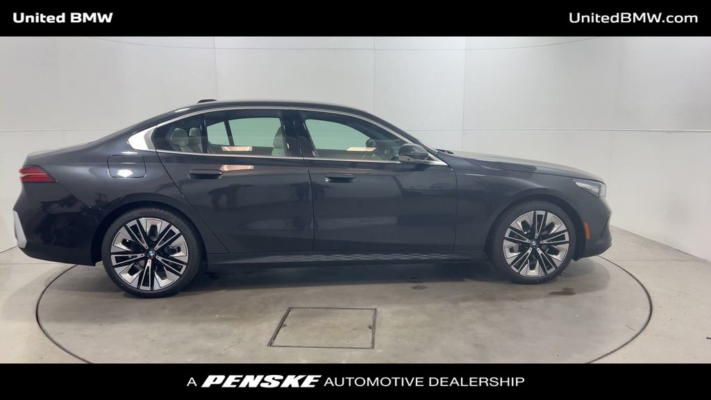 2025 BMW 5 Series 530i 9