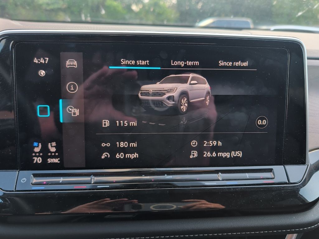 Used 2025 Silver Volkswagen 2.0T SE w/Technology image 21