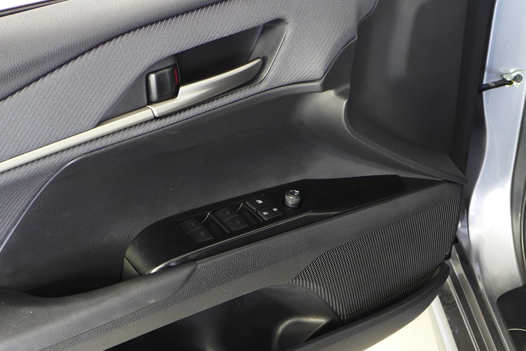 Thumbnail: 2025 Toyota Camry - 12