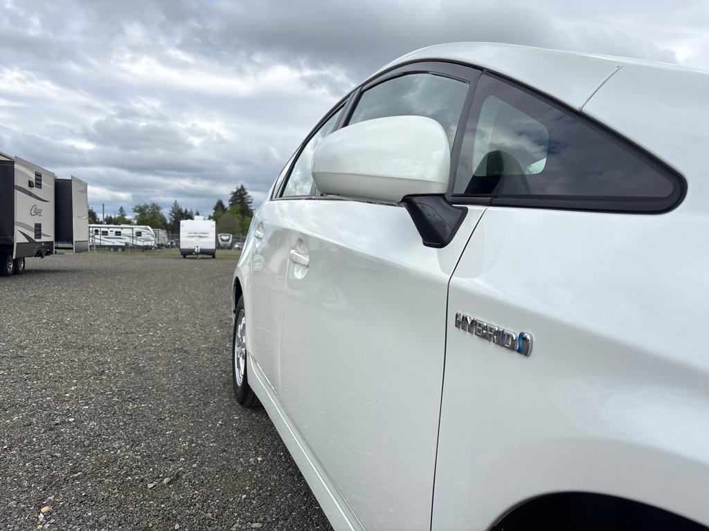 2010 Super White Toyota Prius II FWD Hatchback