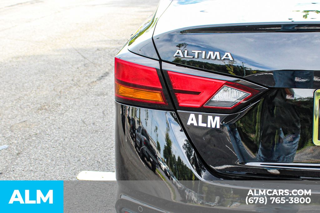 Used 2025 Black Nissan 2.5 SV image 12