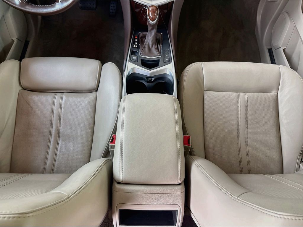 Thumbnail: 2015 Cadillac SRX - 16