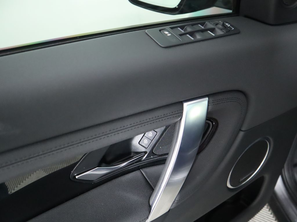 Thumbnail: 2023 Land Rover Discovery Sport - 24