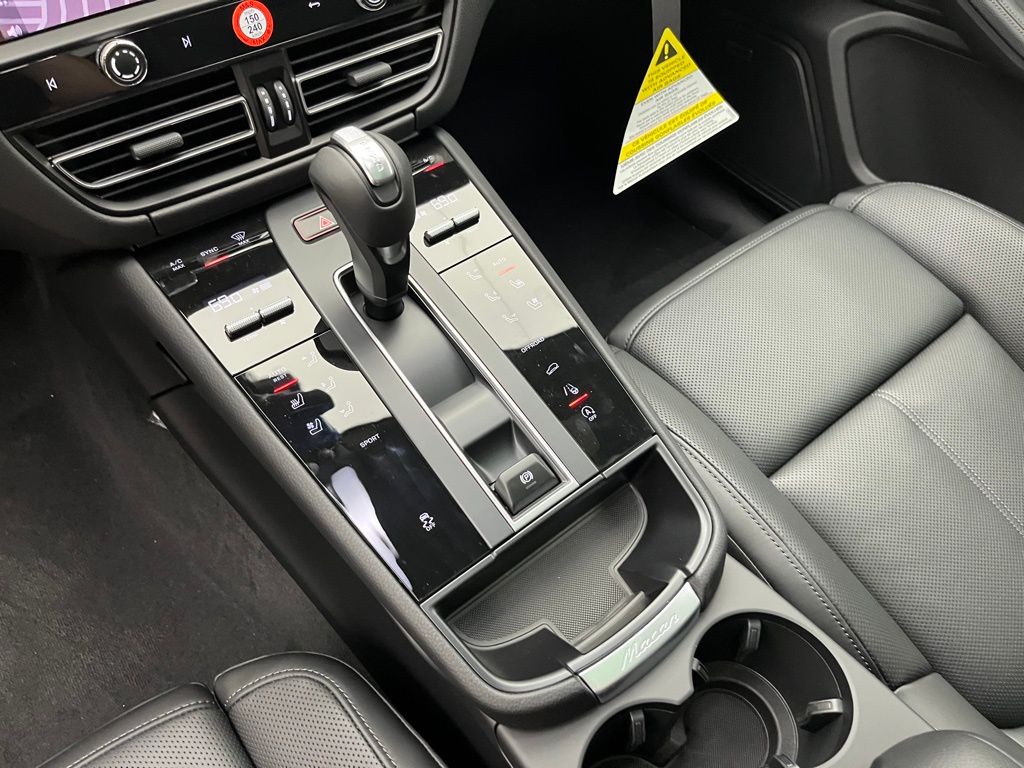 Thumbnail: 2026 Porsche Macan - 15