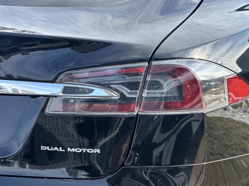 Thumbnail: 2020 Tesla Model S - 10