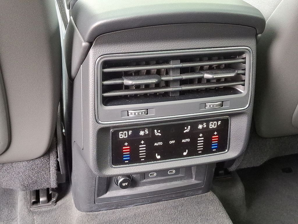 Thumbnail: 2022 Audi Q8 - 11