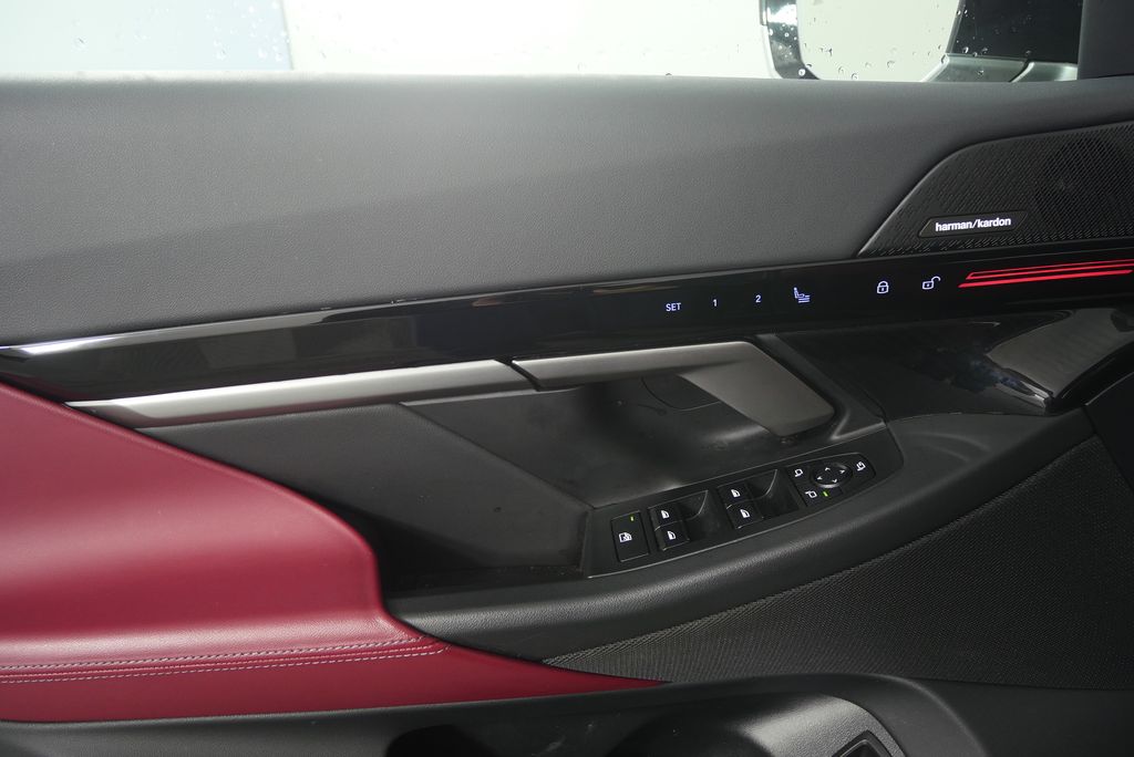 Thumbnail: 2025 BMW 5 Series - 8