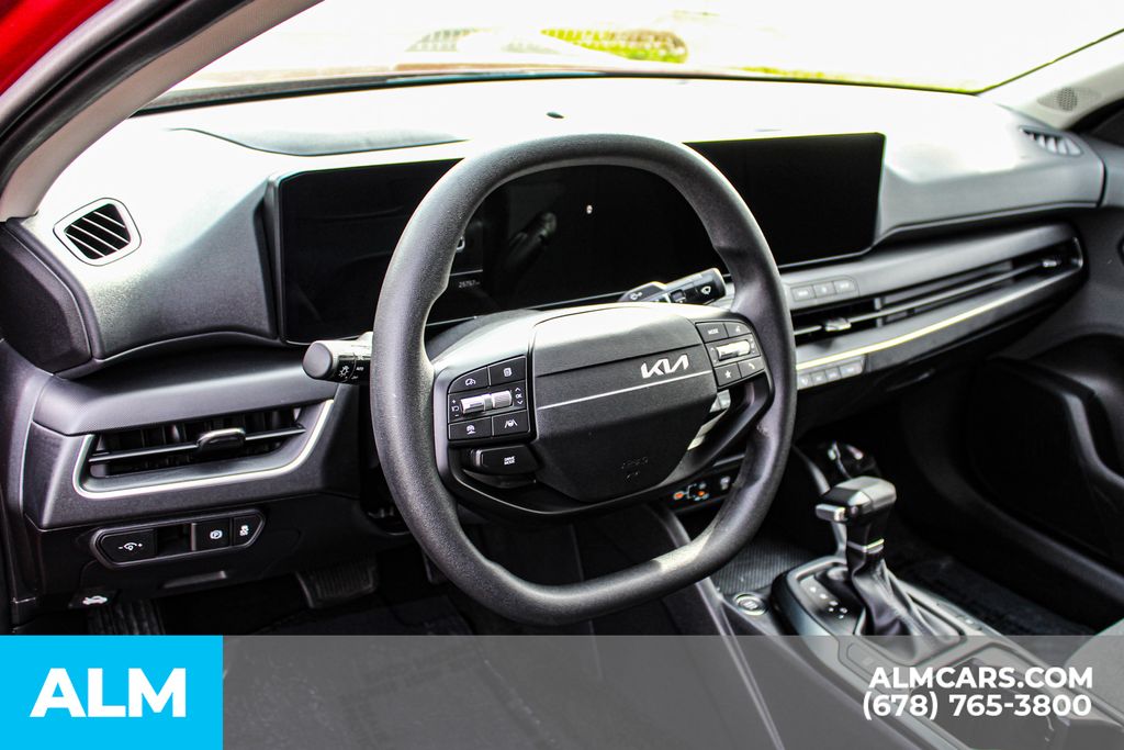 Used 2025 Red Kia LXS image 32