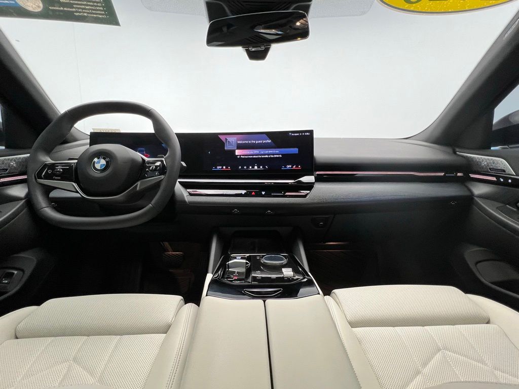 Thumbnail: 2025 BMW 5 Series - 10