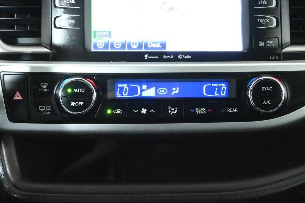 Thumbnail: 2018 Toyota Highlander - 24