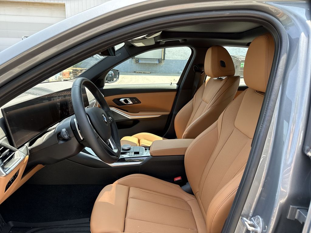 Thumbnail: 2024 BMW 3 Series - 2