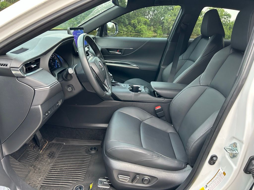 2024 Toyota Venza XLE 14
