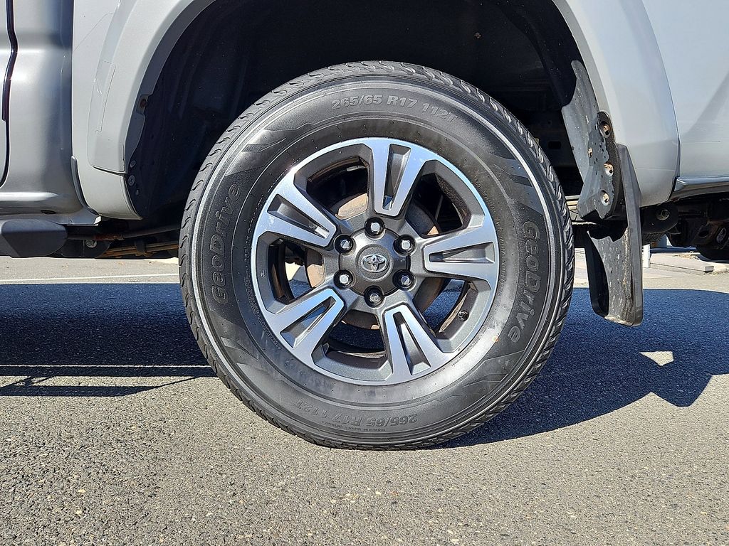 Thumbnail: 2018 Toyota Tacoma - 9