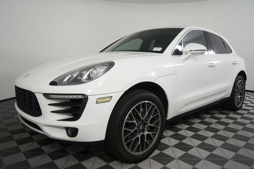 Thumbnail: 2016 Porsche Macan - 8