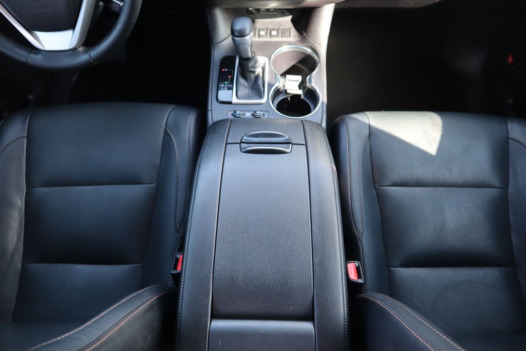 Thumbnail: 2019 Toyota Highlander - 16