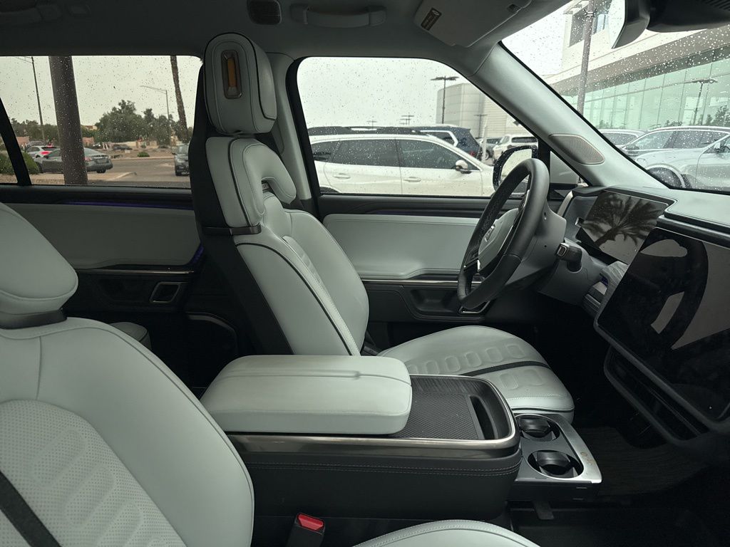 2024 Rivian R1S Adventure 6