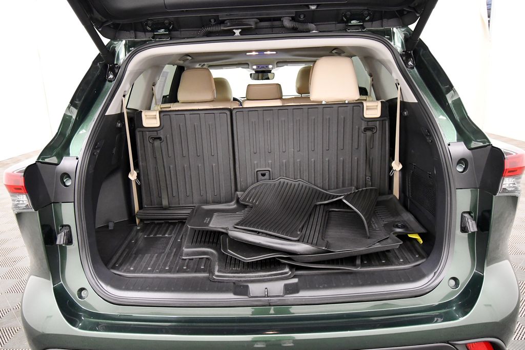 Used 2025 Toyota Highlander Hybrid SUV