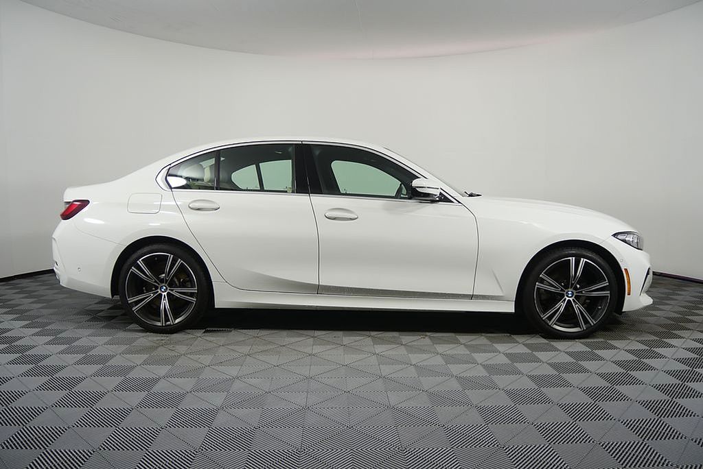 Thumbnail: 2024 BMW 3 Series - 2