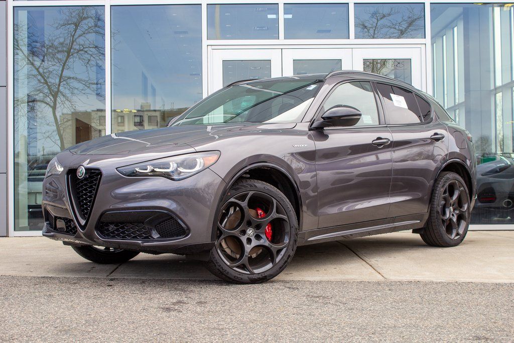 2025 Alfa Romeo Stelvio AWD