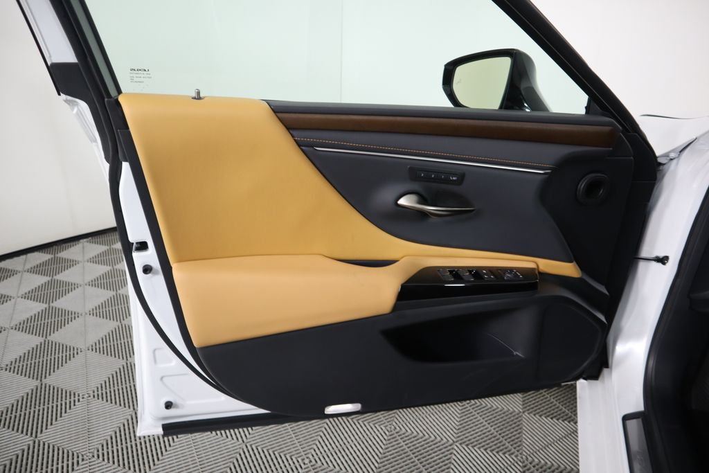 2025 Lexus ES Hybrid 300h 24