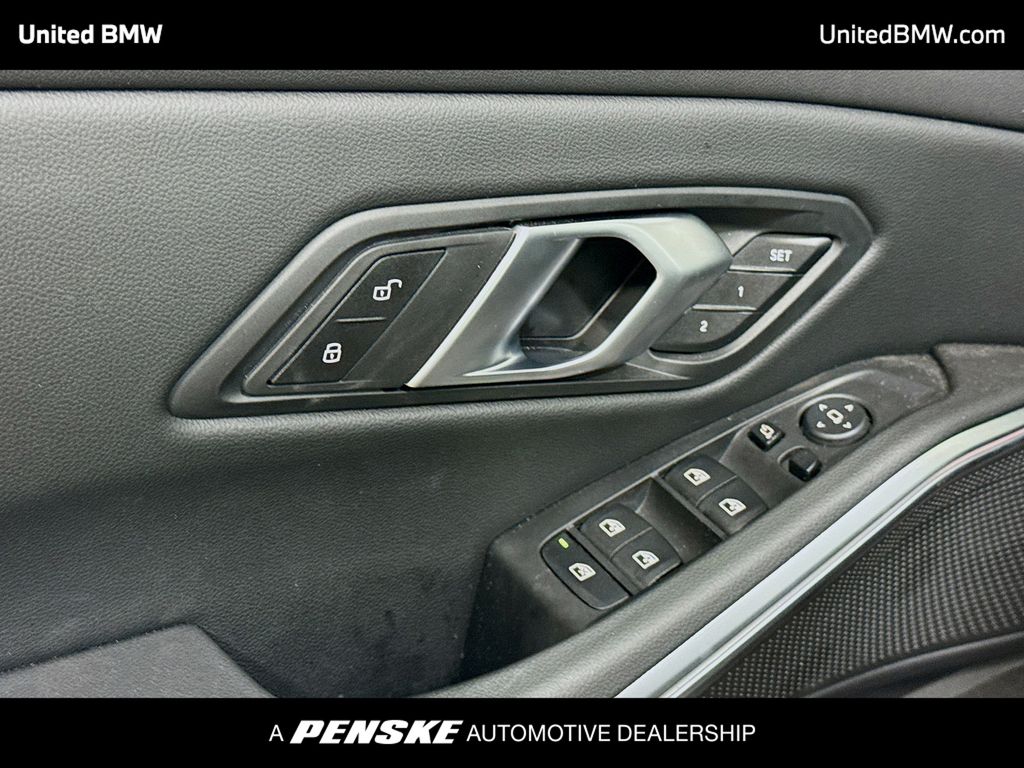 Thumbnail: 2025 BMW 3 Series - 3