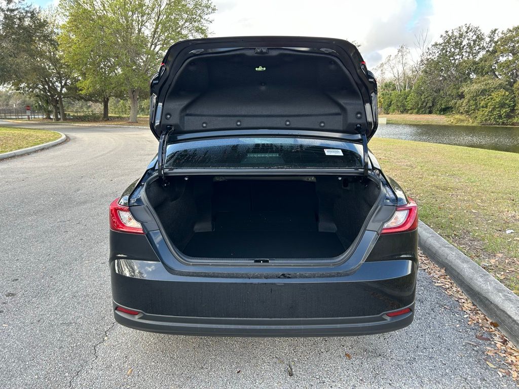 Thumbnail: 2025 Toyota Camry - 10