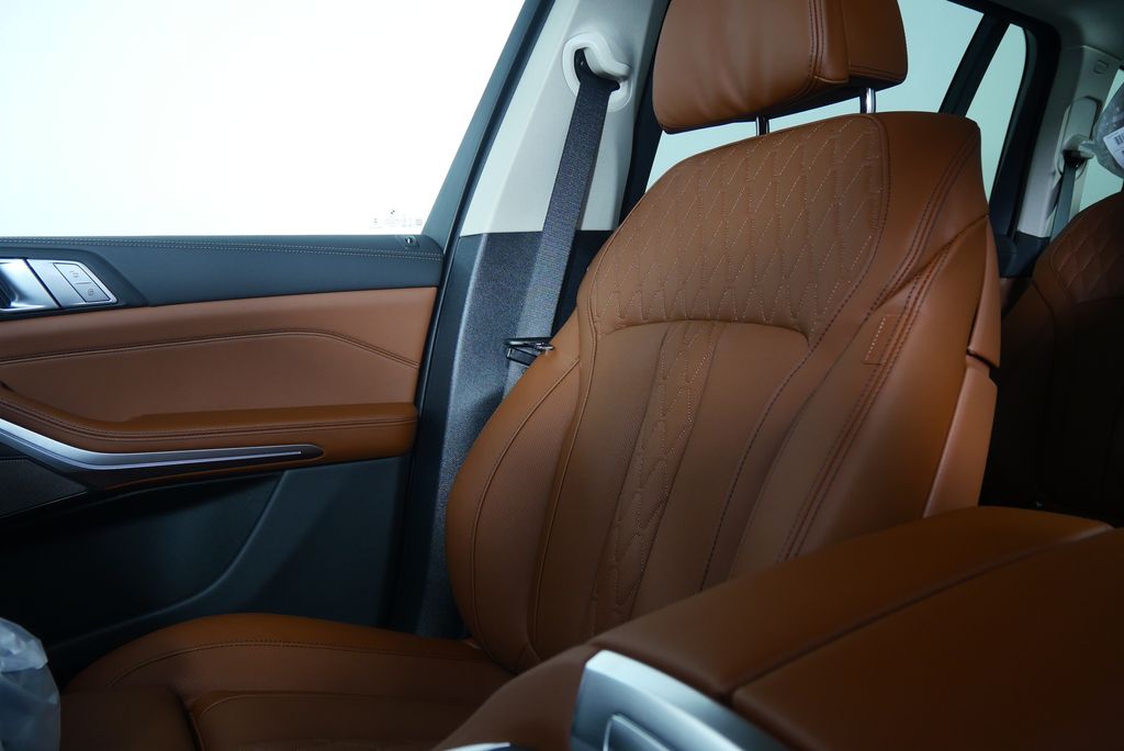 Thumbnail: 2026 BMW X7 - 25