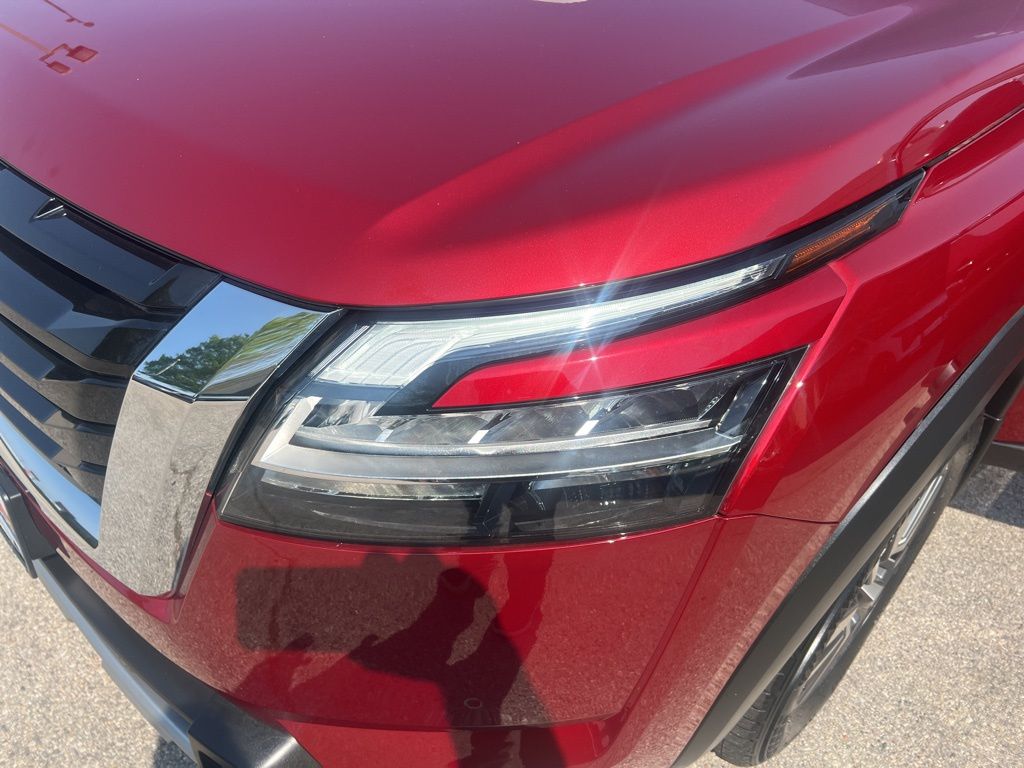 2023 Nissan Pathfinder SL photo