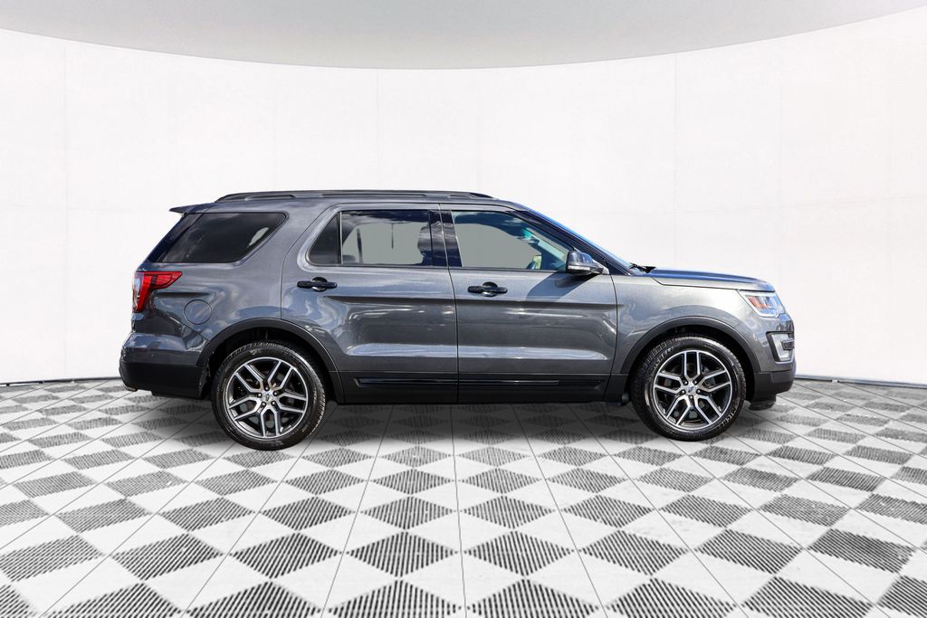 2016 Ford Explorer Sport 8