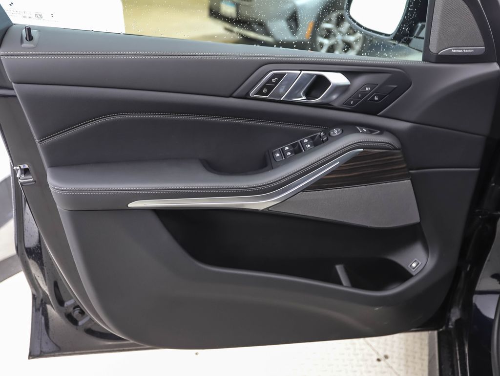 Thumbnail: 2026 BMW X5 - 9