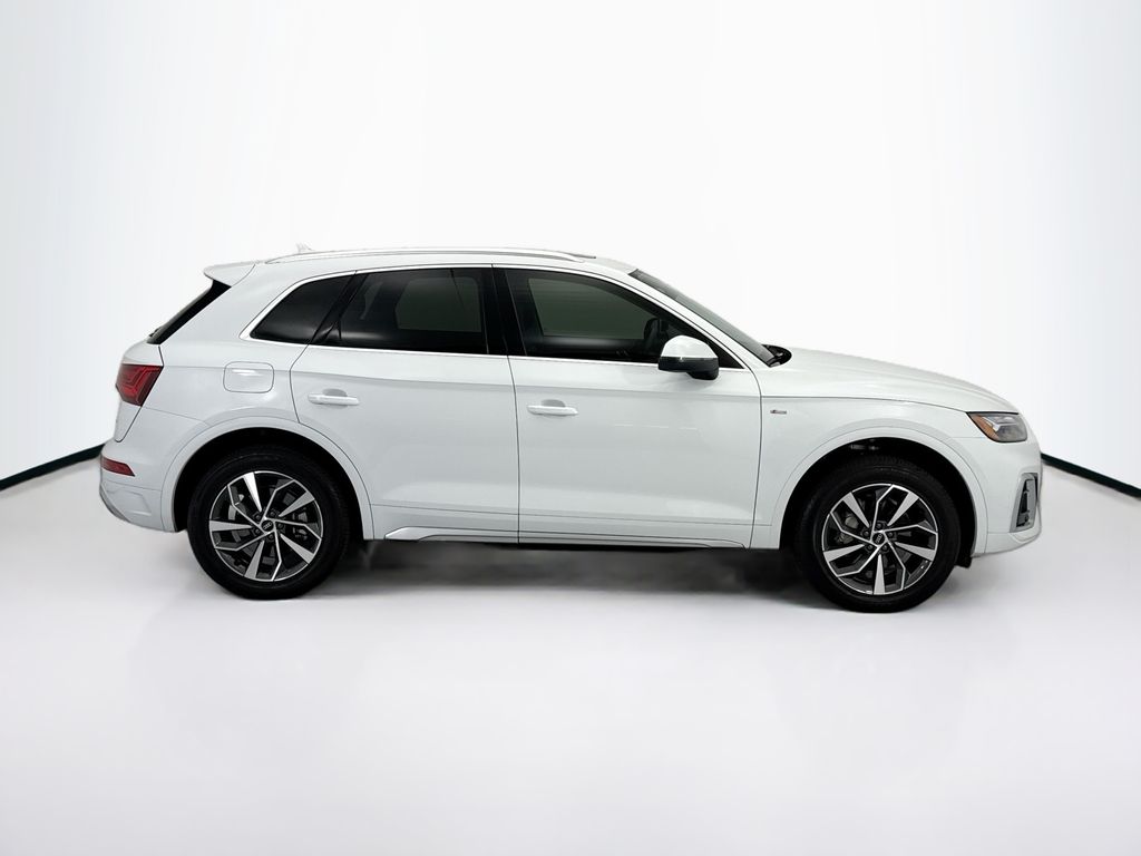 Thumbnail: 2023 Audi Q5 - 4