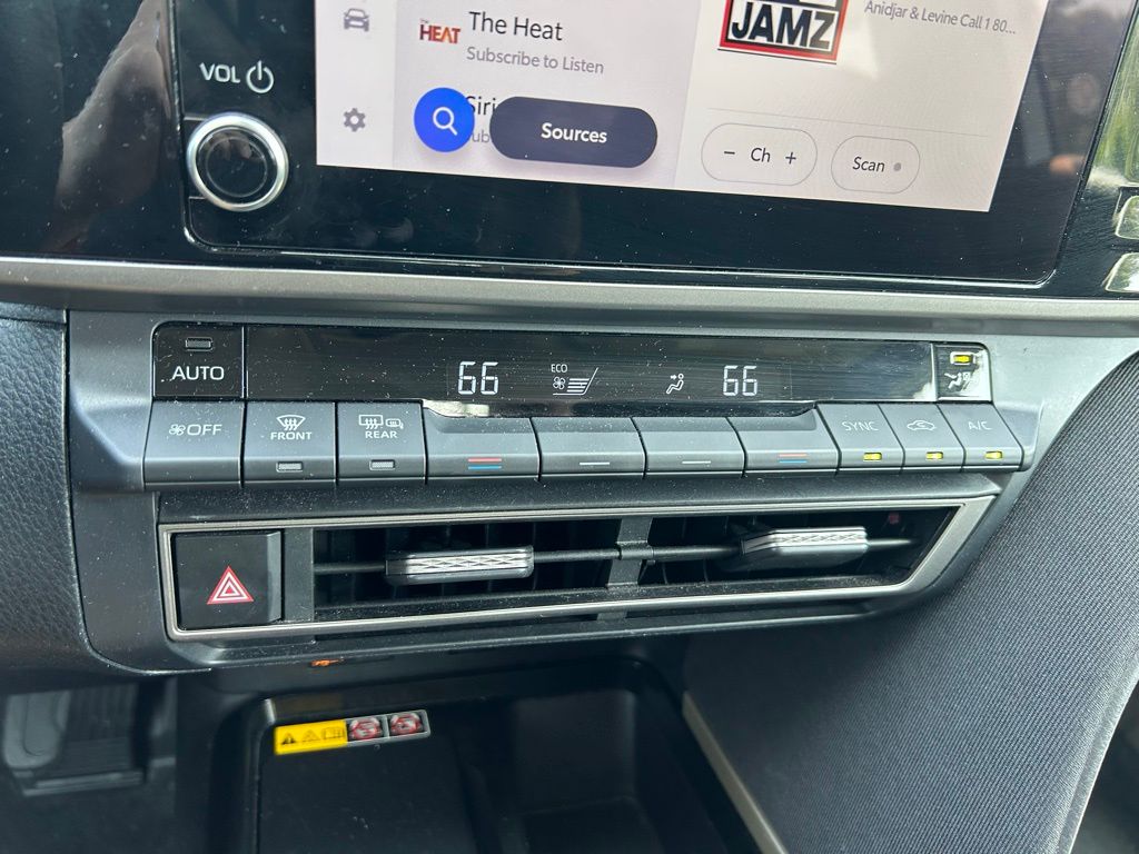 Thumbnail: 2025 Toyota Camry - 25