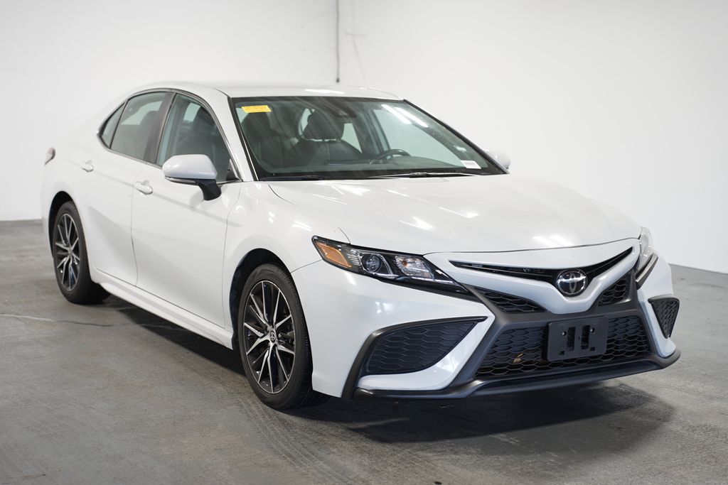 2023 Toyota Camry SE 3