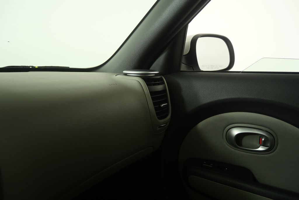 Thumbnail: 2015 Kia Soul - 24