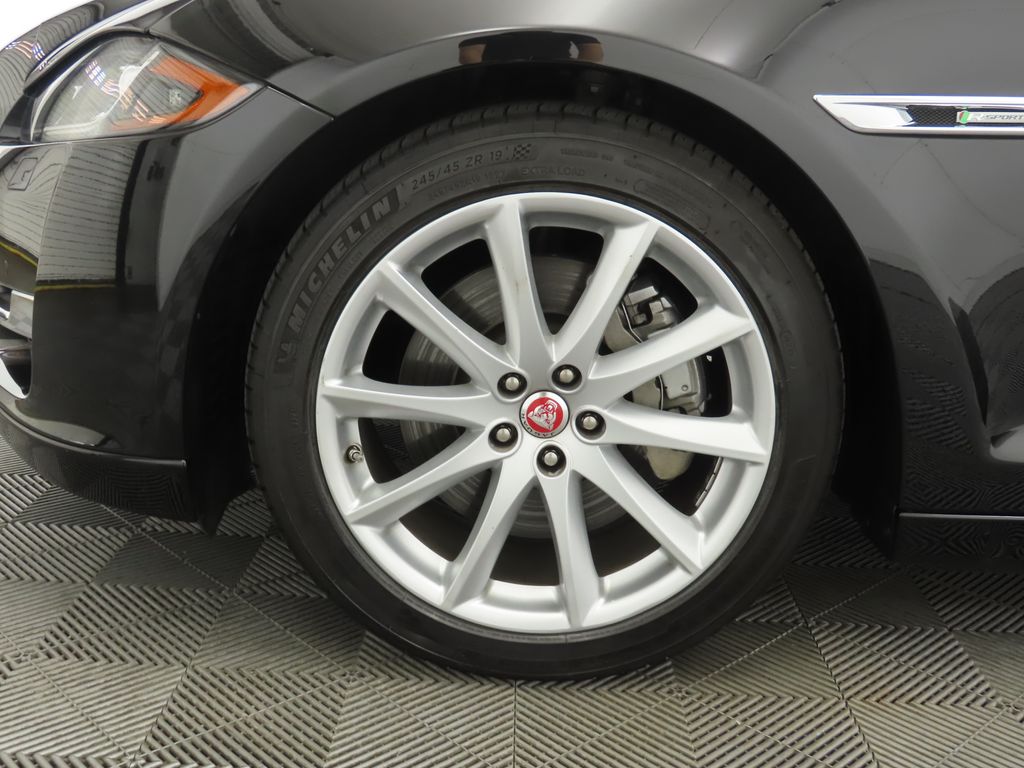 Thumbnail: 2019 Jaguar XJ - 31