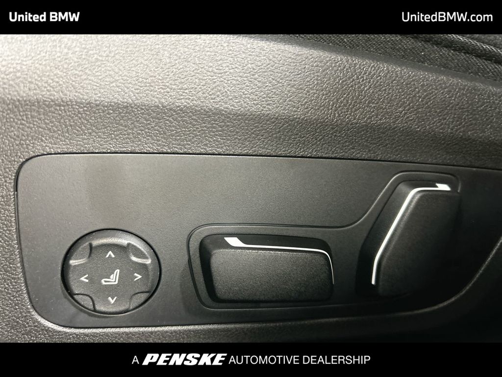 Thumbnail: 2025 BMW 3 Series - 12