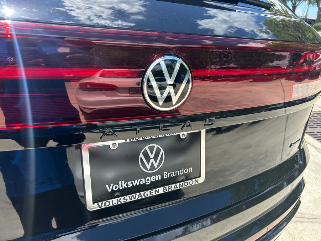 New 2026 Deep Black Volkswagen 2.0T SEL R-Line Black image 31