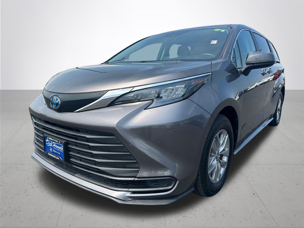 2024 Toyota Sienna LE