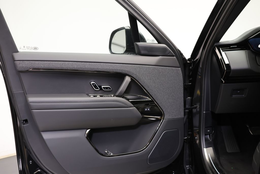 Thumbnail: 2026 Land Rover Range Rover Sport - 25