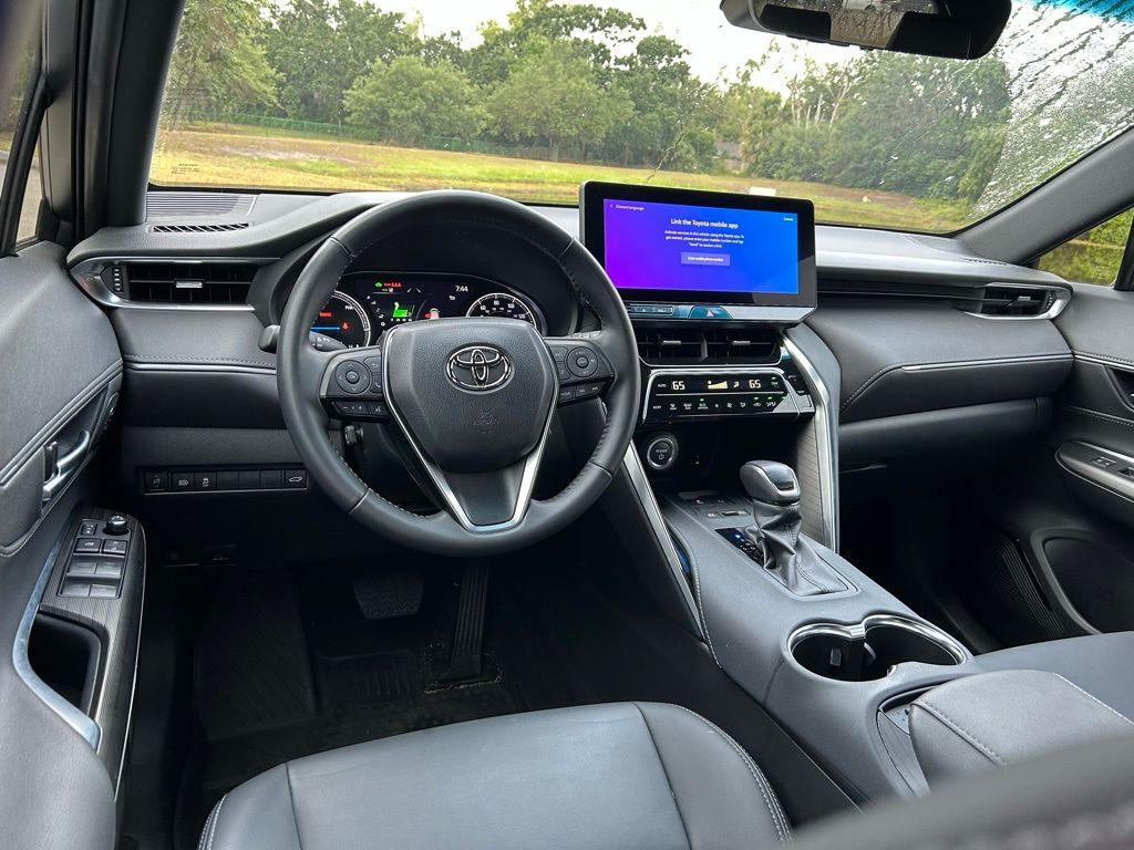 2024 Toyota Venza XLE 12